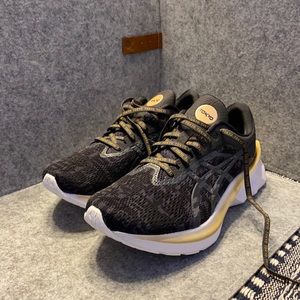 ASICS Tokyo novablast